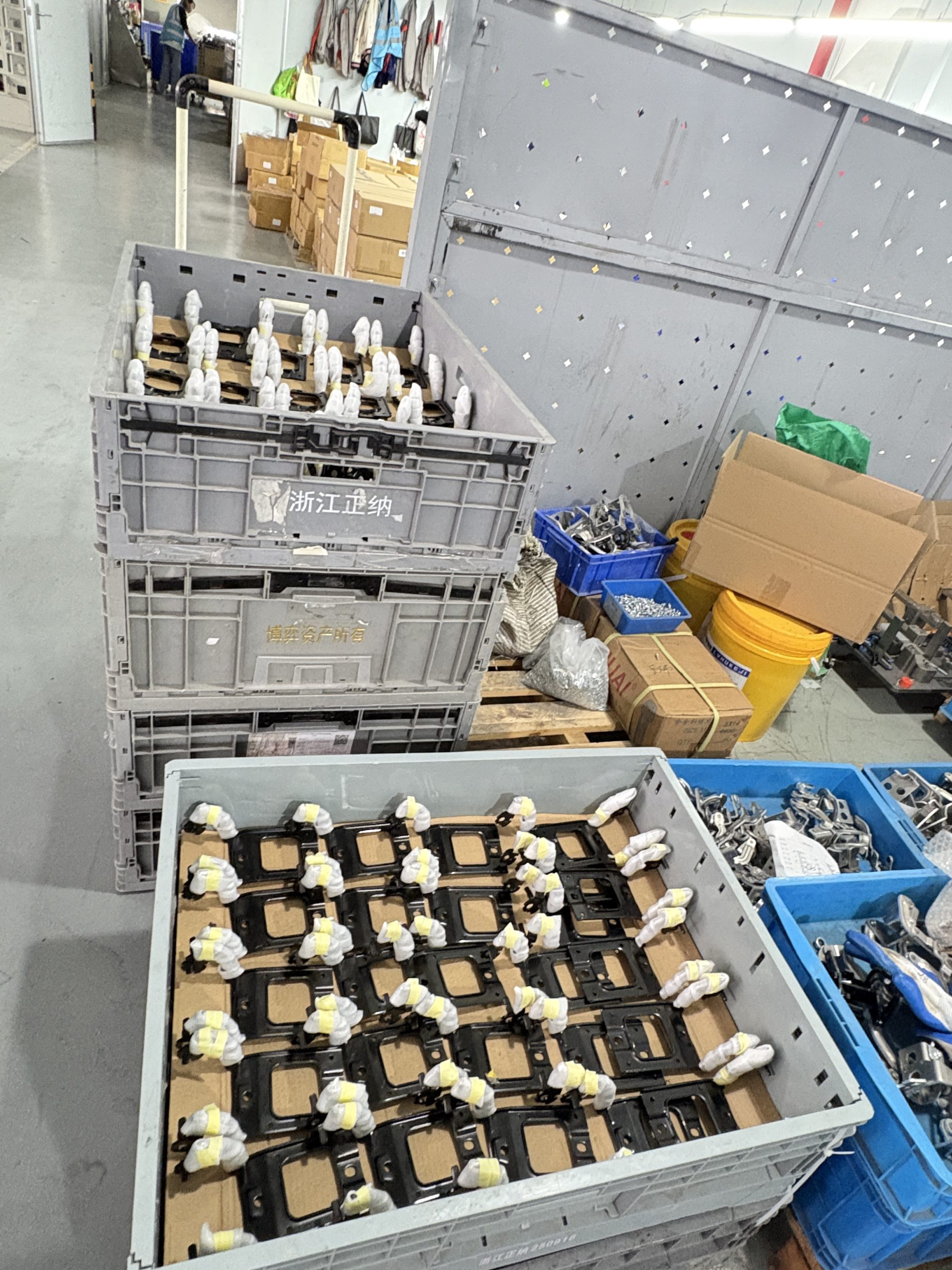 Metal brackets bulk storage